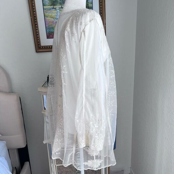 Ultra pink mesh embroidered boho top - Picture 2 of 8